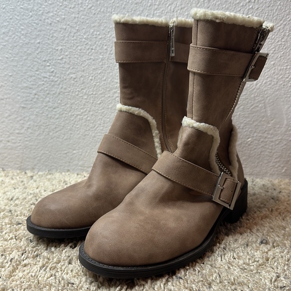 CHARLES BY CHARLES DAVID Chestnut Camper Faux Fur Moto Motorcycle Boots sz 7.5 - Picture 8 of 13